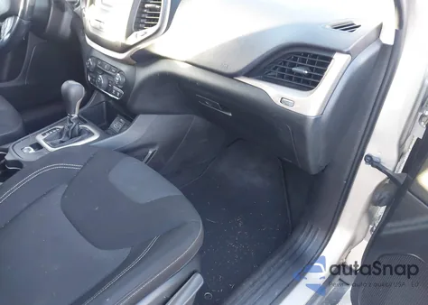 2015 Jeep Cherokee Latitude z USA, uszkodzony, nr VIN 1C4PJLCB1FW741581